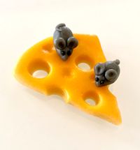 Maus auf Käse